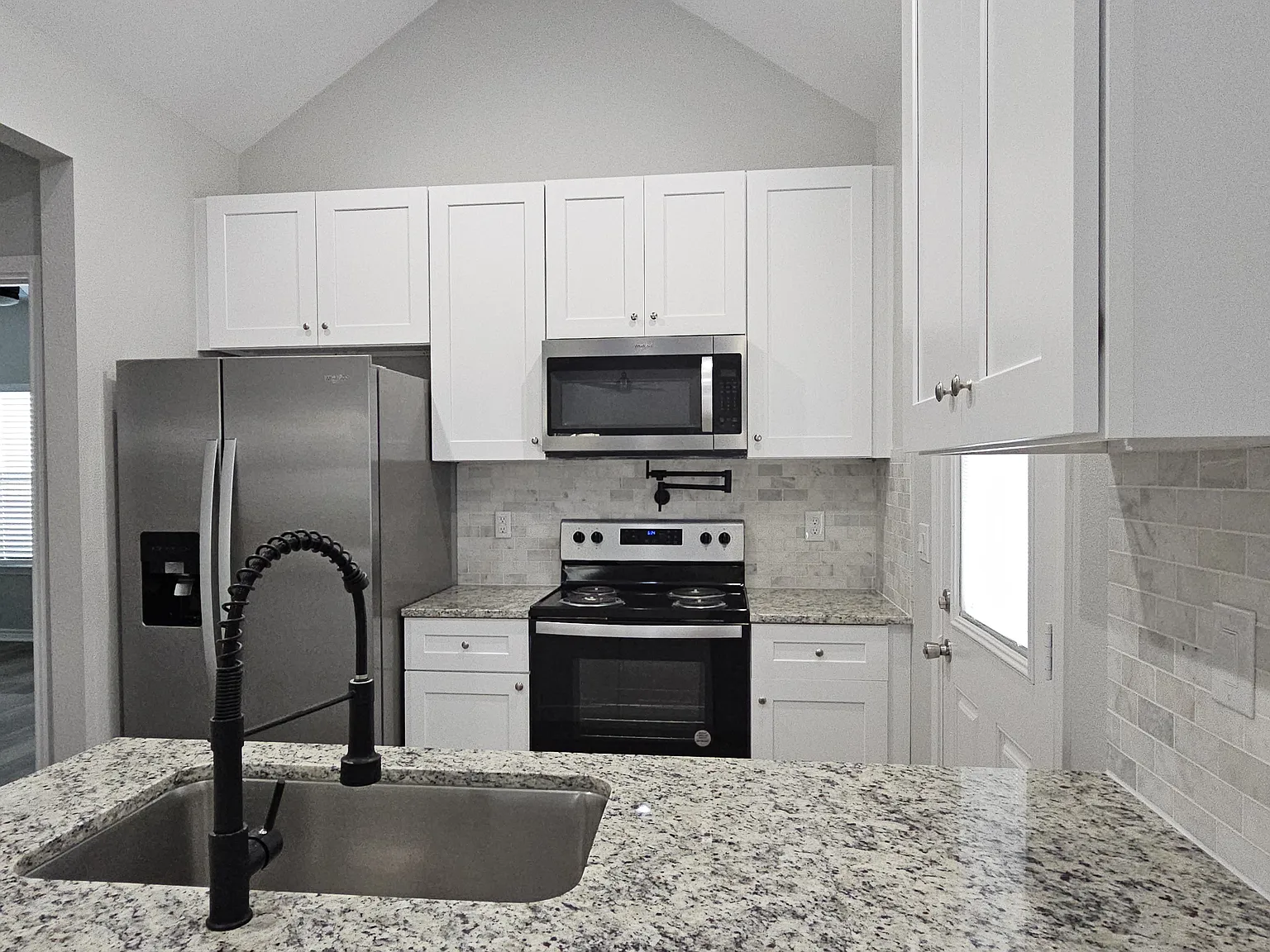 3 bed, 1058 sqft, $1,500 — Photo 3