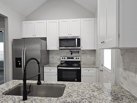 3rd image of 752 Juneau Ct