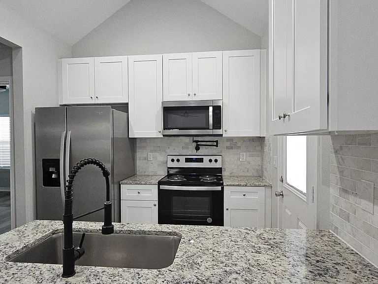 752 Juneau Ct — Photo 3