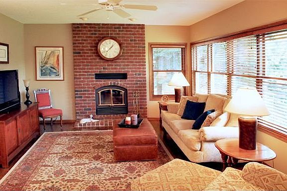 5th image of 2468 Hillwood Dr E