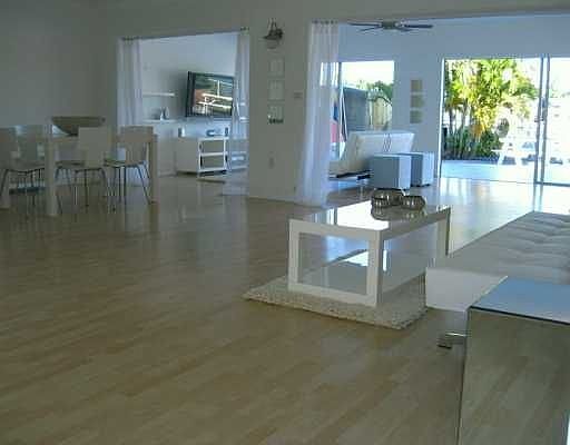 2nd image of 235 N Coconut Ln