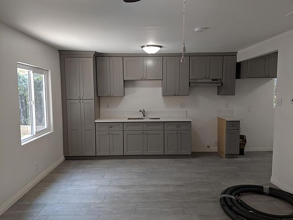 4th image of 3528 E 6th St #1/2