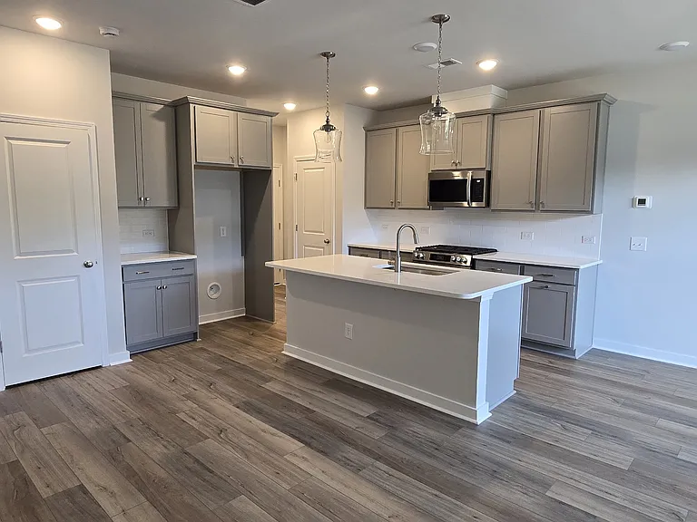 579 Cape Cod Way — Photo 3