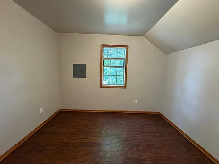653 Sherman St — Photo 8