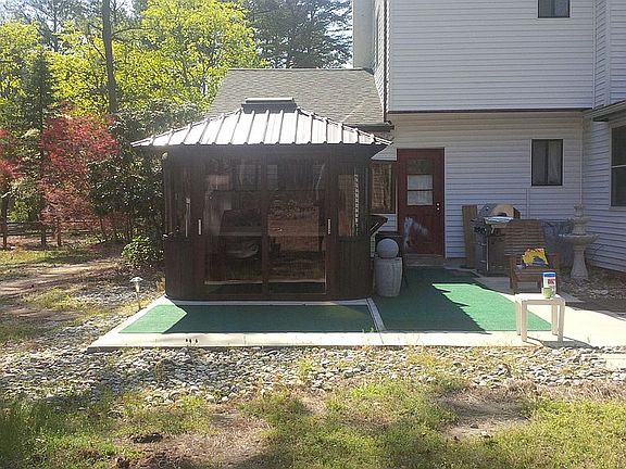 Gazebo & Jacuzzi