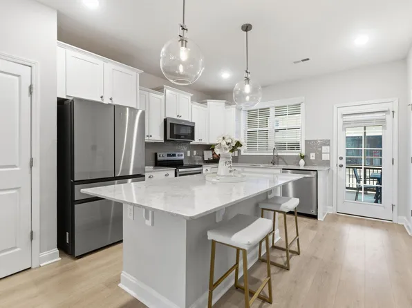 978 Gateway Commons Cir, Wake Forest, NC 27587