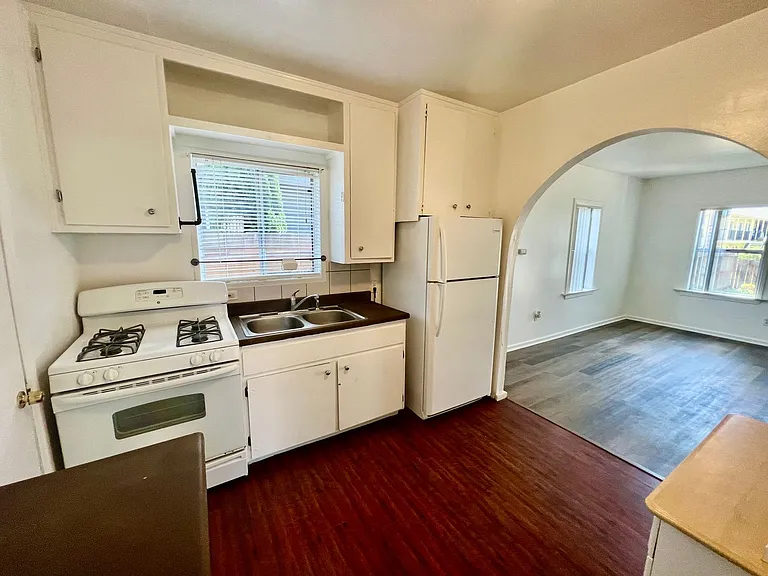 1214 Mitchell St — Photo 18