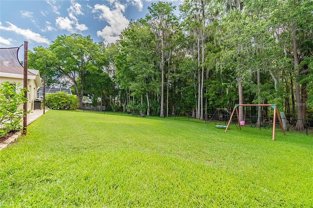 3 bed, 2.0 bath, 1860 sqft, $2,500 — Photo 3
