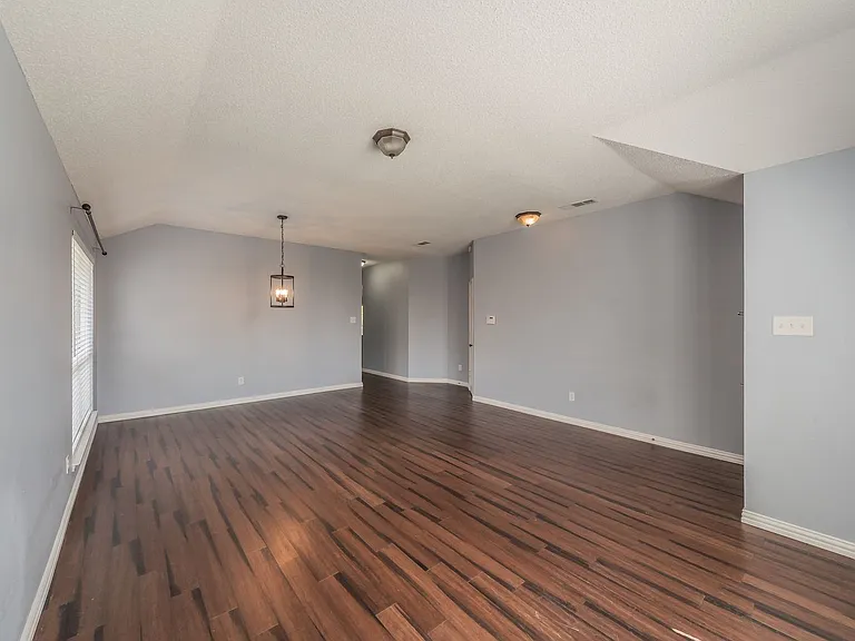 8109 Mosstree Dr — Photo 29