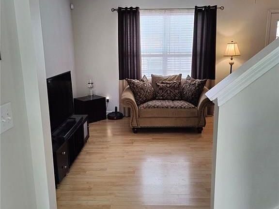 3rd image of 1600 Keystone Dr