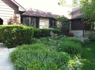 3265 Woodcrest Dr, Bettendorf, IA 52722