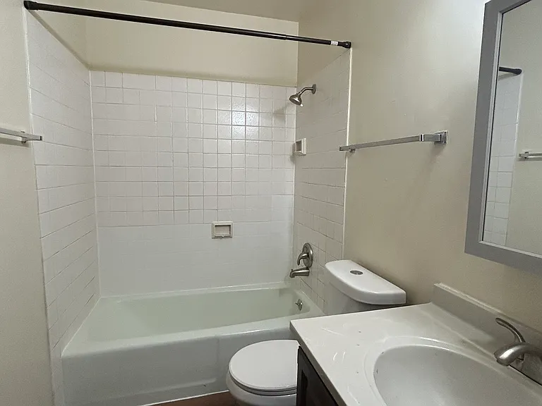 1300 Getzelman Dr #6 — Photo 6