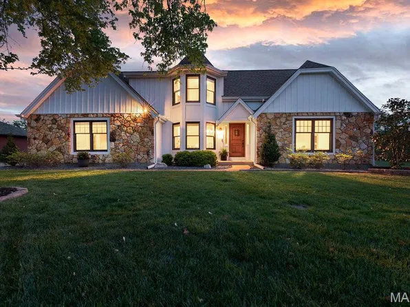 5276 Bloomfield Dr, Saint Louis, MO 63129