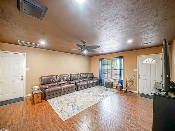 3rd image of 220 Joella Dr