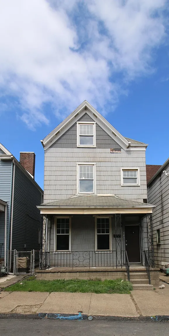 545 Franklin St photo 1