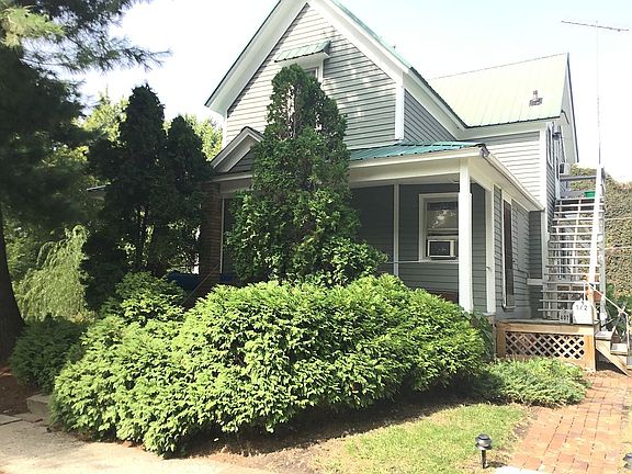 Duplex w/ 3  E. Entrances.