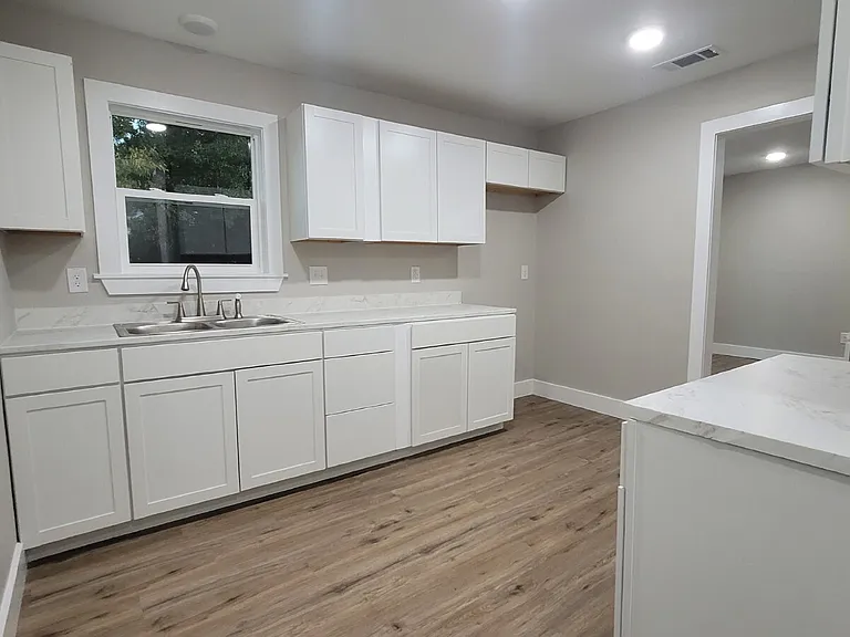509 Medill St — Photo 11