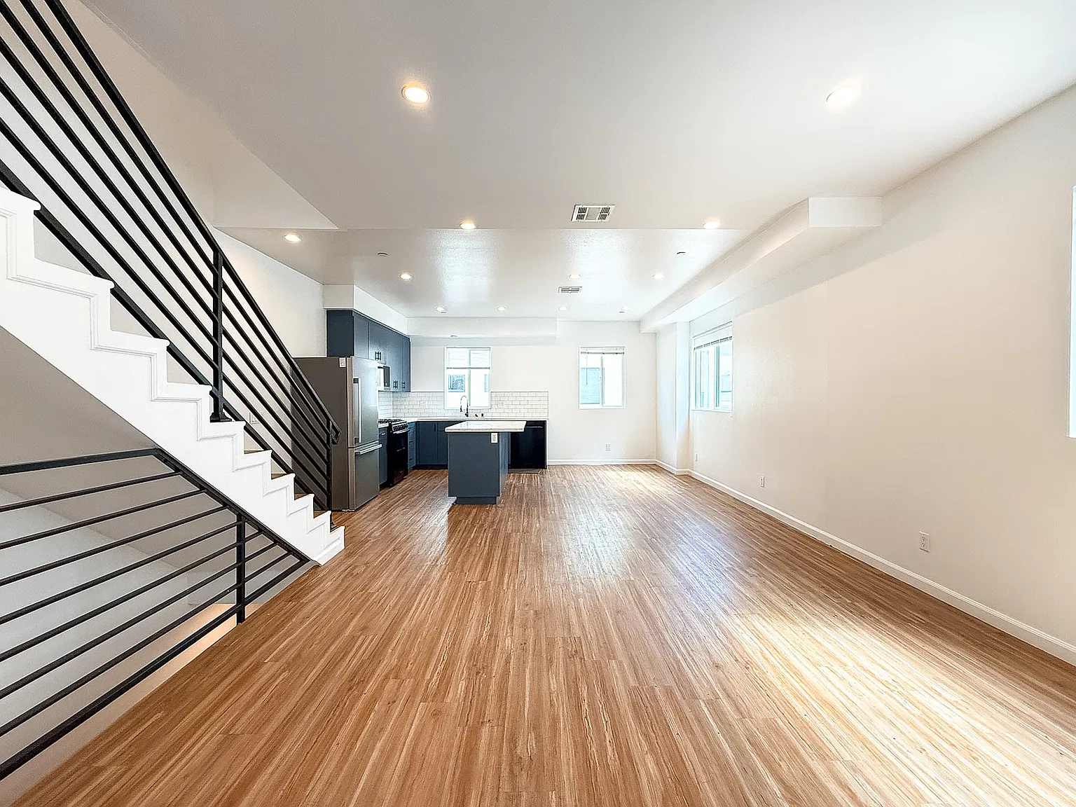 4 bed, 1668 sqft, $3,550 — Photo 4