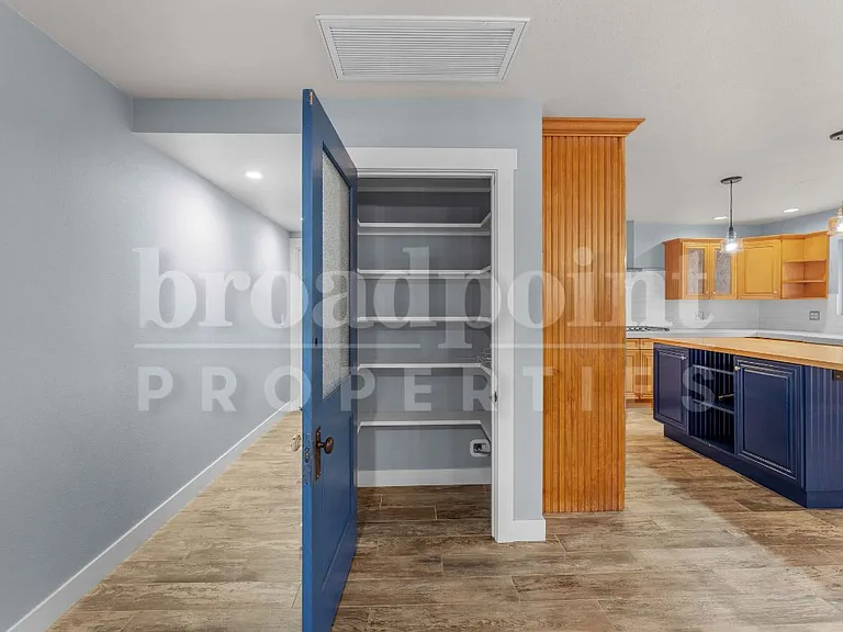 2113 Sleepy Hollow Rd — Photo 4