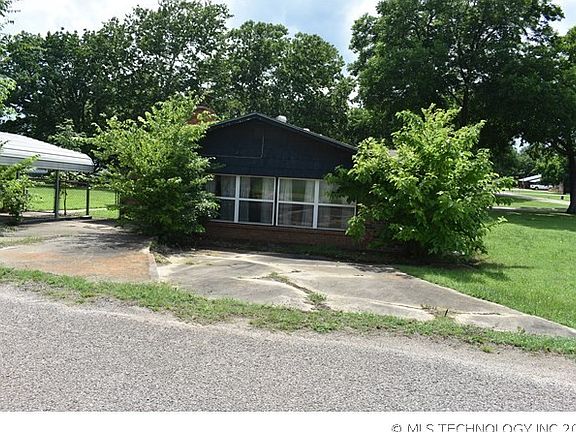 4th image of 801 NW Redbud St