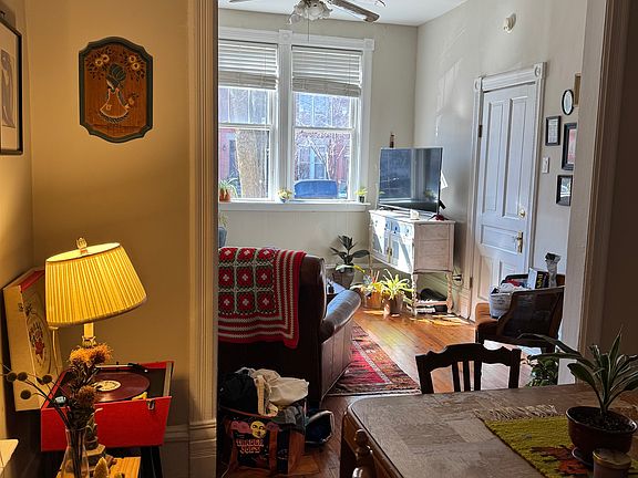 5th image of 2248 W Erie St #1