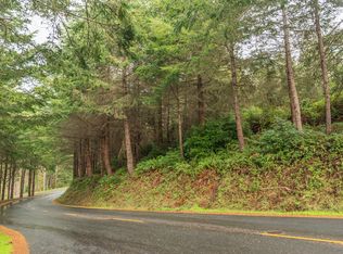 710 Upper Pacific Dr, Whitethorn, CA 95589