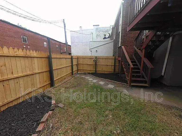 908 W Broad St — Photo 12