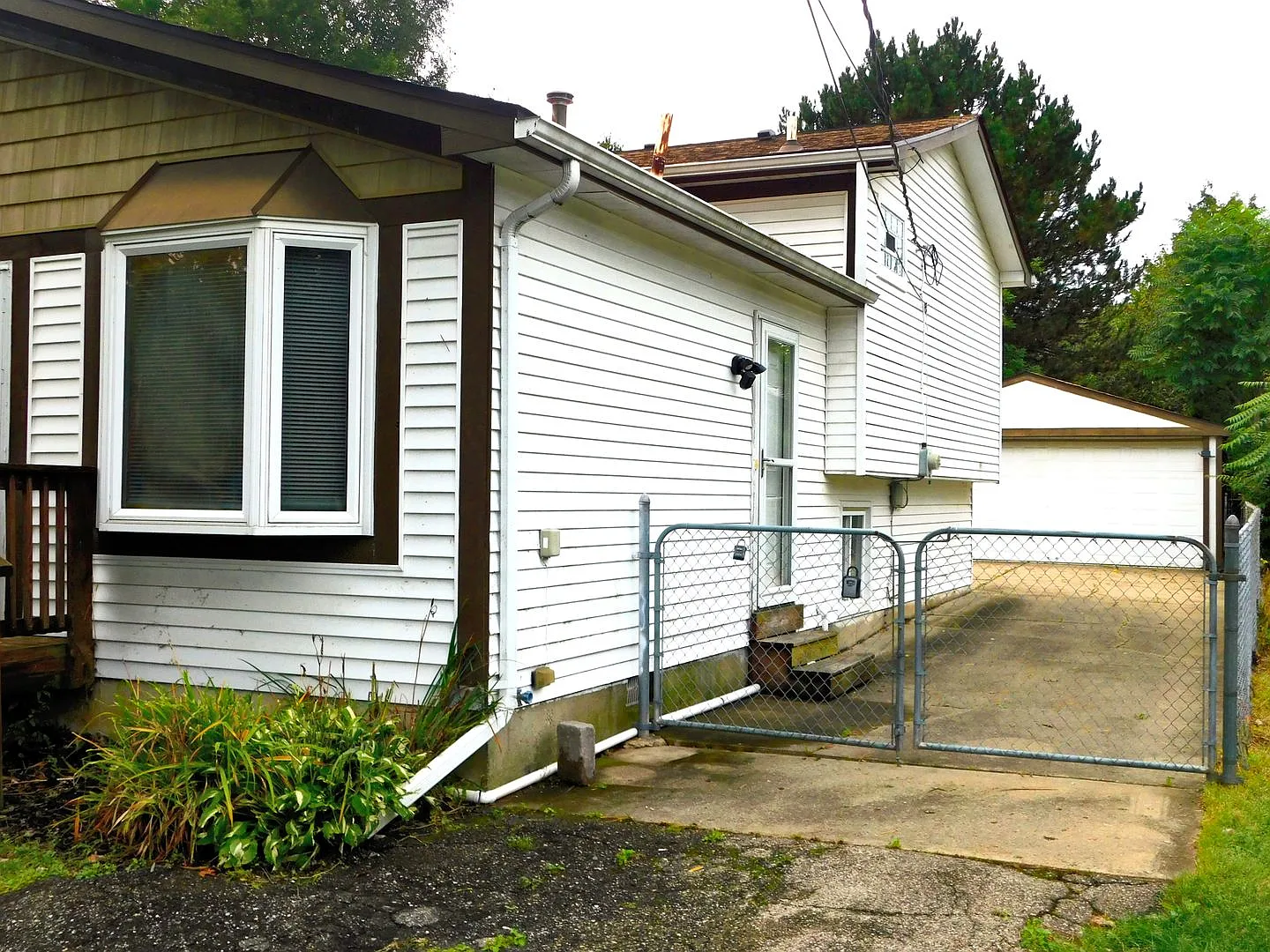 Labor Day Promotion (Through 9/13): $2,050/month for First Year 3-Bedroom Home with Elizabeth Lak... — Photo 2