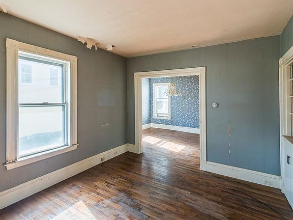 4th image of 23 Wetherell St