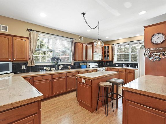 2nd image of 117 Buermann Ave
