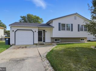 8 Renai Ct, Newark, DE 19702