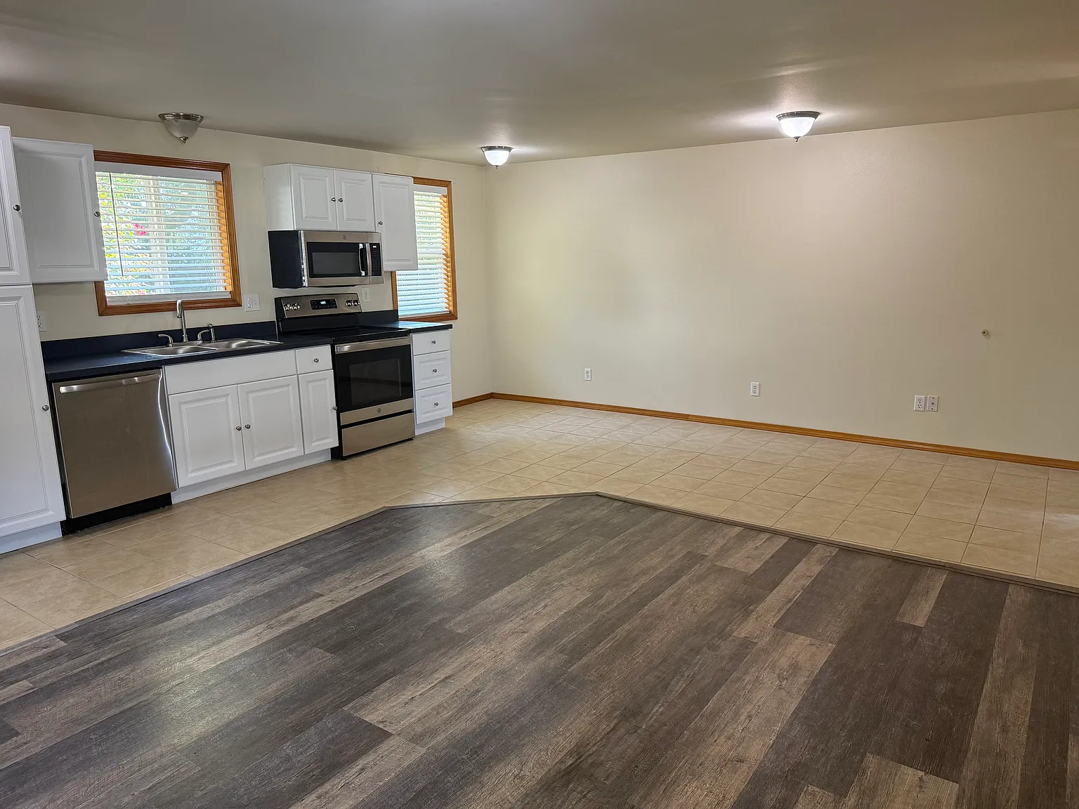 1 bed, 900 sqft, $2,000 — Photo 3