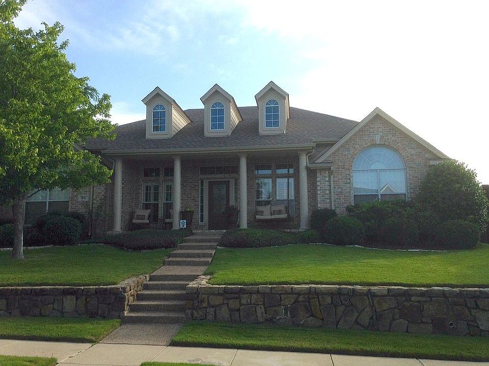 1st image of 920 Blue Jay Ln