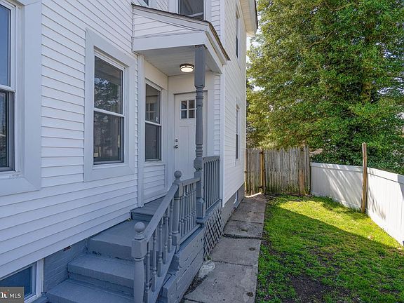 3rd image of 513 E Mulberry St