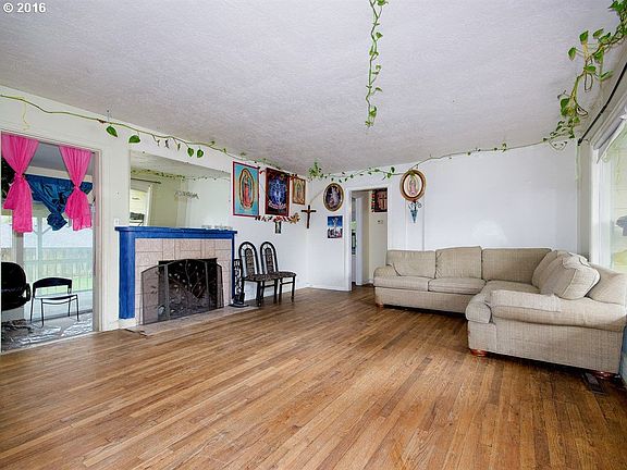 5th image of 1665 SE Oak St