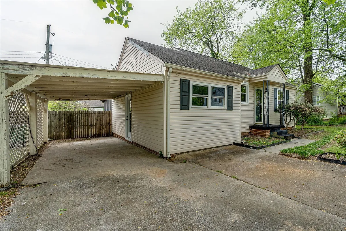 Building Photo - 520 Wando Dr