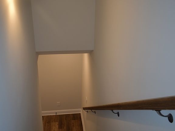 5th image of 105 Chestnut Hl Lot 105