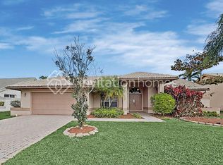 6676 Blue Bay Cir, Lake Worth, FL 33467