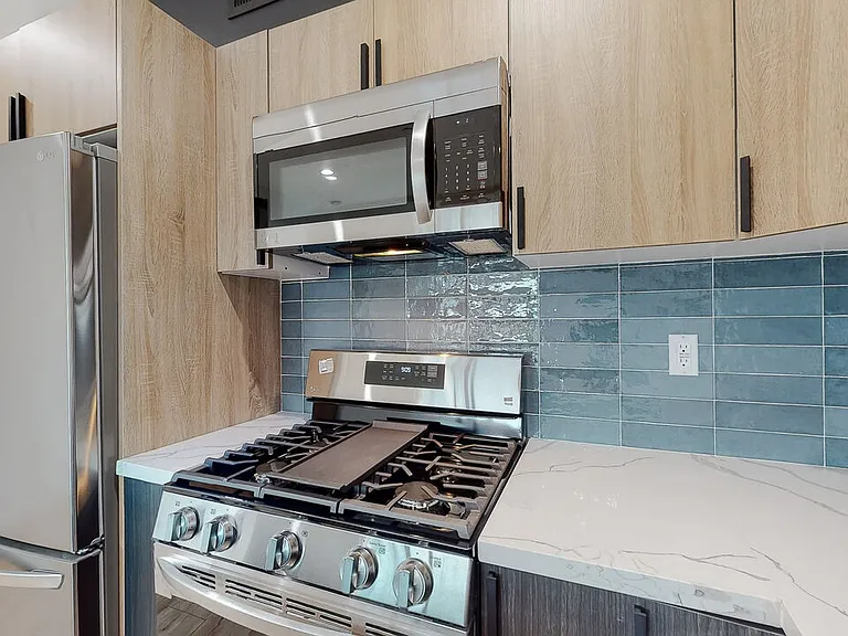 6811 Gloria Ave — Photo 5
