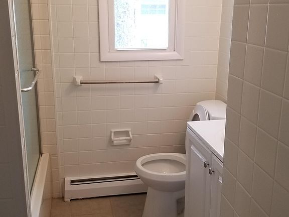 4th image of 320 Curacao St