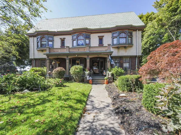 516 Maple St, Manistee, MI 49660