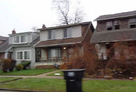 2nd image of 2253 Fullerton St
