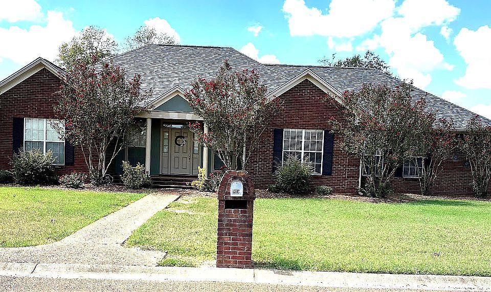 1st image of 905 Jane Ln