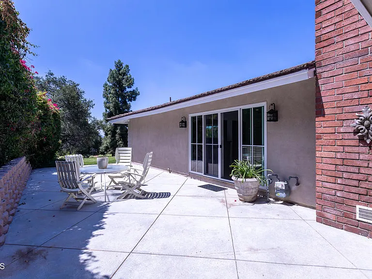 555 Paulette Pl — Photo 28