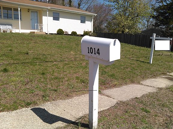 2nd image of 1014 Lucy Ln