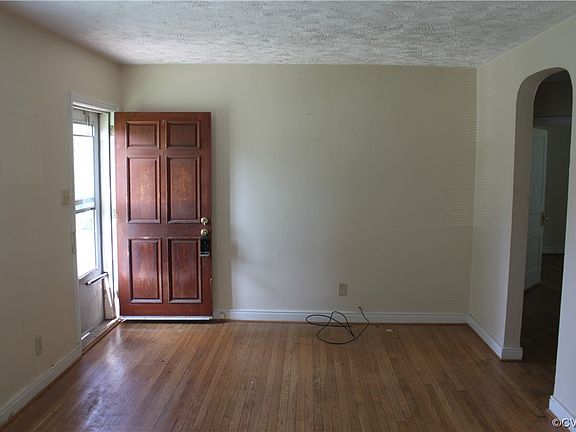 2nd image of 3100 Emporia St