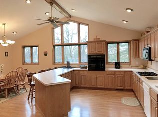 5392 Mahocker Rd, Mazomanie, WI 53560