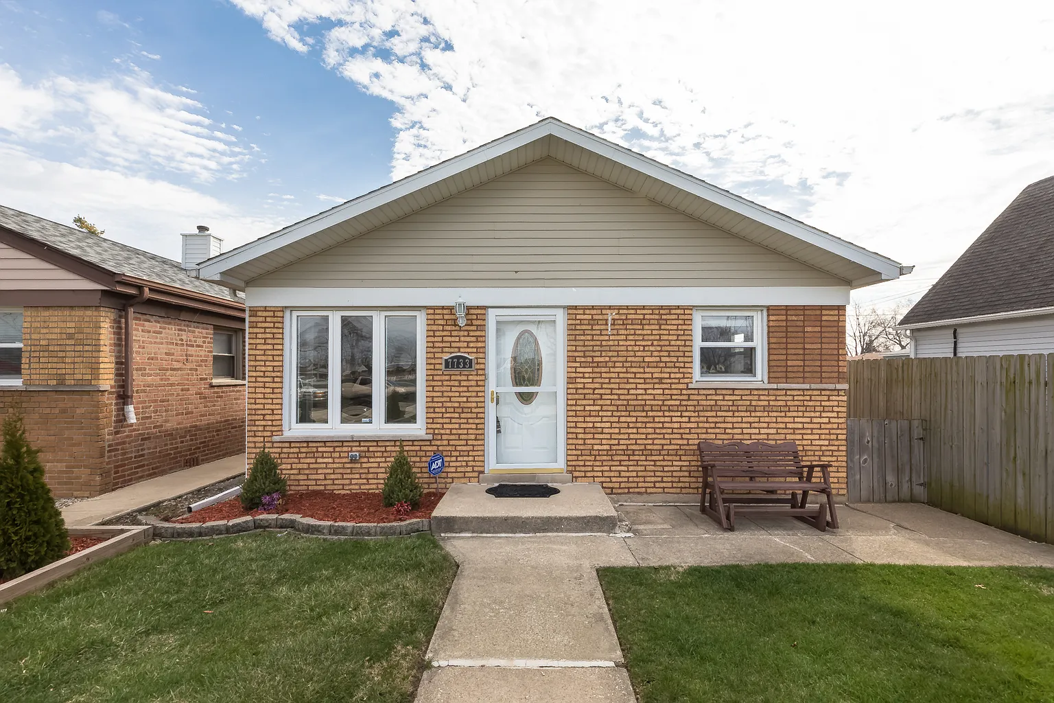 7733 New England Ave photo 1