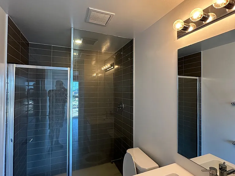 159 Wellesley St E #806 — Photo 8