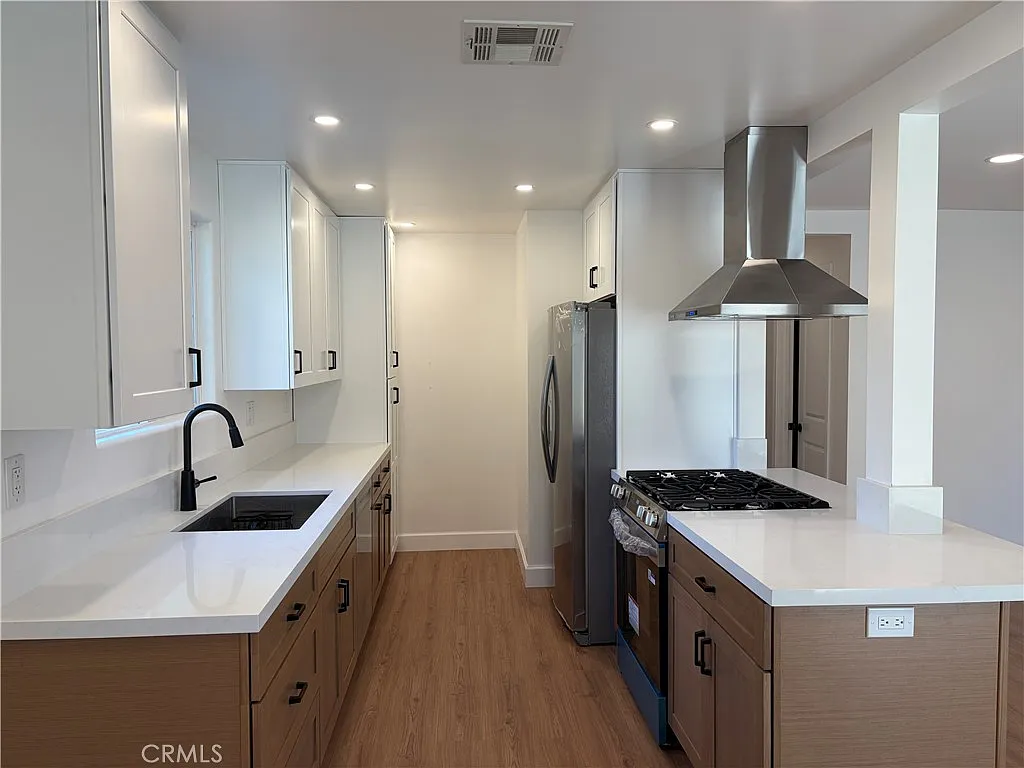 Building Photo - 7101 Fallbrook Ave